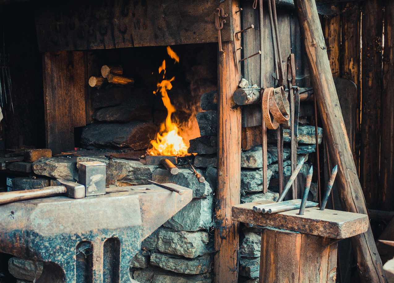 Schmiedefeuer mit Amposs HIntergrund für AGBs, Datenschutzerklärung, Impressum, Startseite und über mich