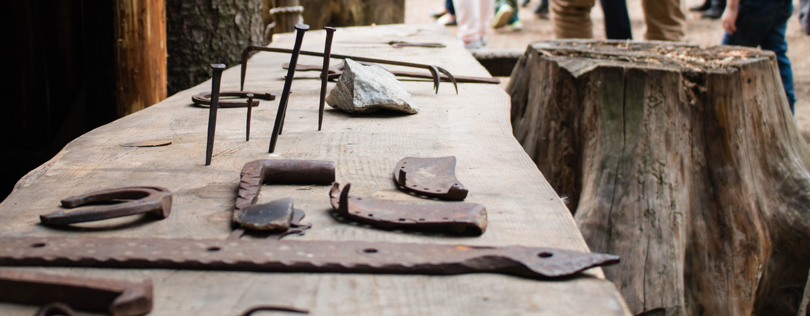 Produkte von der Schmiede, Hintergrundbild für Kontakt und Leistungen